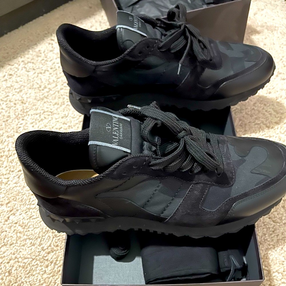 Valentino Garavani Rockrunner Sneakers 👟